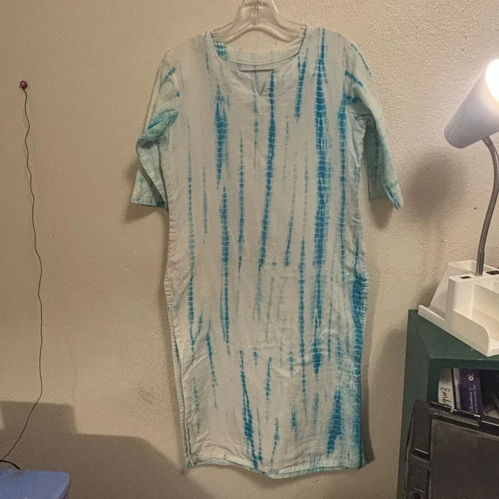 Blue and white tie die pattern night gown - Picture 1 of 10